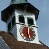 Renovierte_Jalousiel&auml;den am Glockenturm (Foto: Seuzach)